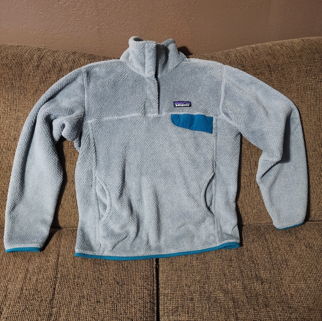 Youth Patagonia Light Blue Fleece With Teal Pocket Sz. Medium